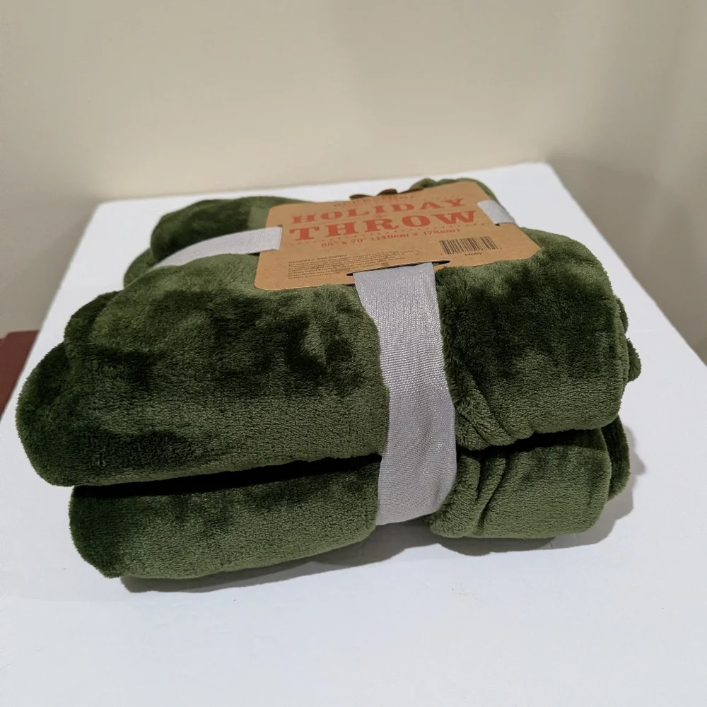 NEW Berkshire Olive Holiday Throw Blanket. 55